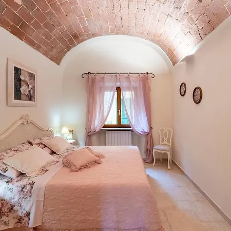 Διαμέρισμα Lajatico -grotticella House, In *
