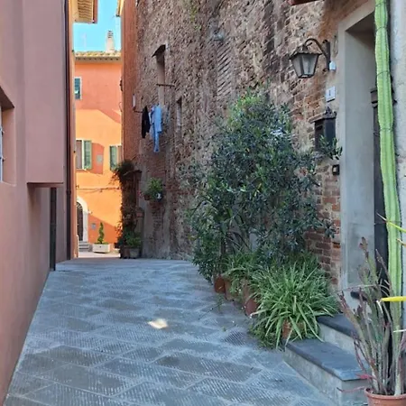 Lajatico -grotticella House, In Peccioli